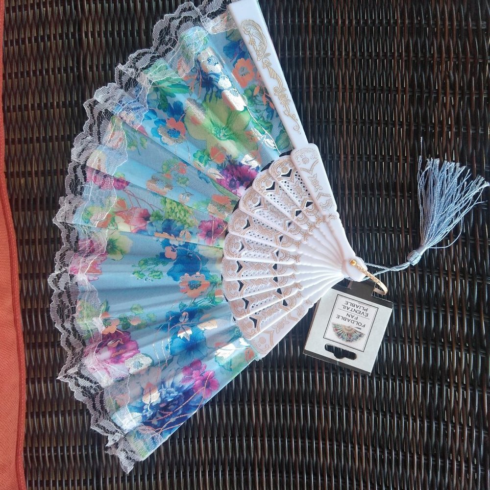 🔥RESTOCKED 🔥 BEAUTIFUL LADY'S DELUXE FOLDABLE HAND FANS!! - Picture 2 of 3